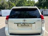 Toyota Land Cruiser Prado 2010 года за 13 900 000 тг. в Алматы – фото 2