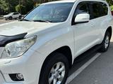 Toyota Land Cruiser Prado 2010 года за 13 900 000 тг. в Алматы – фото 4