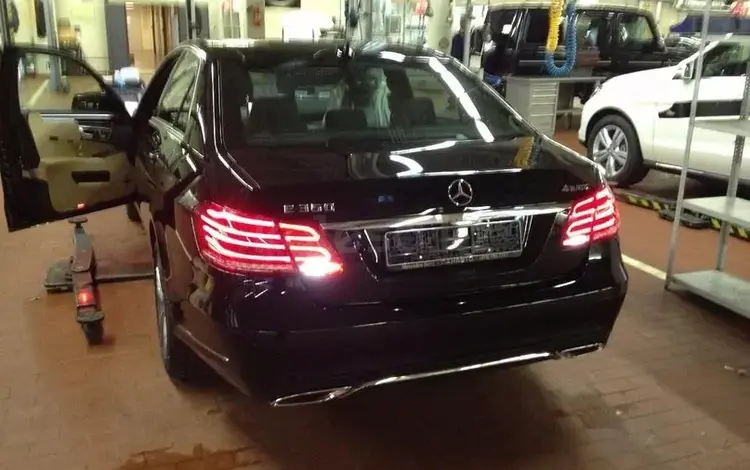 Фонари задние Mercedes-Benz E-Class W212 рестайлинг за 180 000 тг. в Алматы