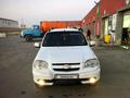 Chevrolet Niva 2013 года за 3 000 000 тг. в Актау – фото 2