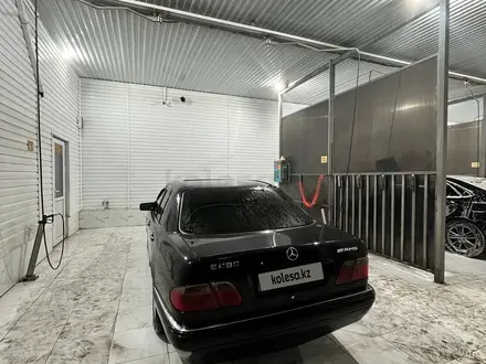 Mercedes-Benz E 280 1996 года за 2 400 000 тг. в Кызылорда – фото 2