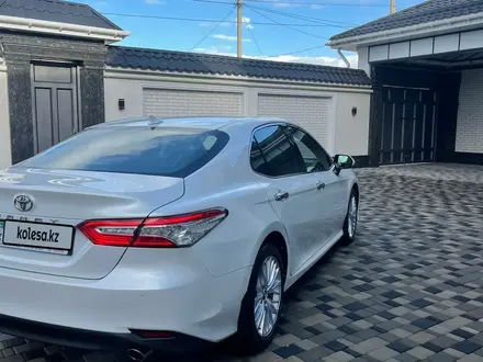 Toyota Camry 2018 года за 15 000 000 тг. в Тараз – фото 2