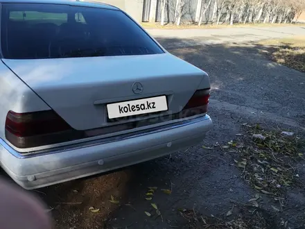 Mercedes-Benz S 320 1997 года за 2 000 000 тг. в Атырау – фото 2