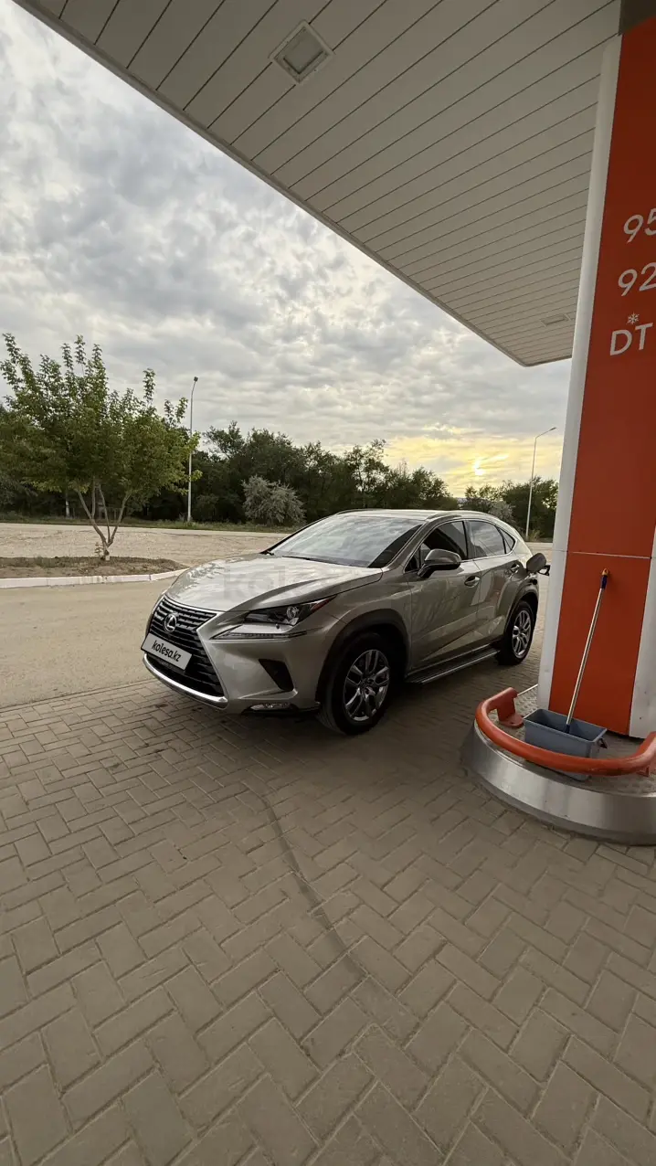 Lexus is-350, 2018