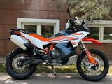 KTM  890 ADVENTURE R MODEL 2023 2023 годаүшін8 500 000 тг. в Алматы