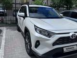 Toyota RAV4 2023 года за 16 700 000 тг. в Актау