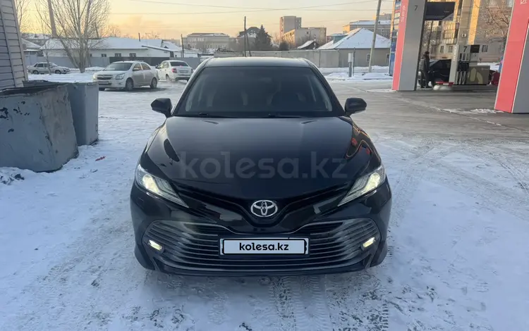 Toyota Camry 2019 года за 13 600 000 тг. в Семей