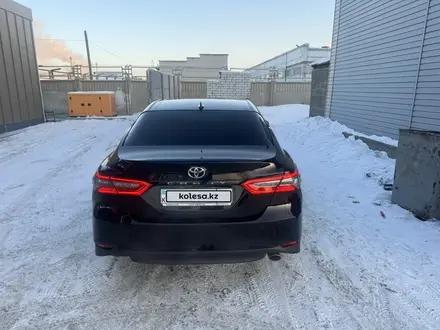 Toyota Camry 2019 года за 13 600 000 тг. в Семей – фото 4