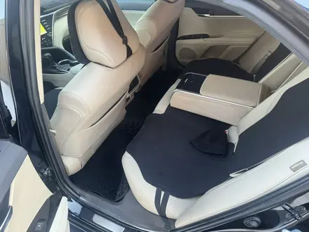 Toyota Camry 2019 года за 13 600 000 тг. в Семей – фото 7