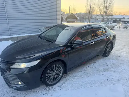 Toyota Camry 2019 года за 13 600 000 тг. в Семей – фото 5