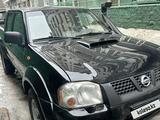 Nissan NP300 2014 года за 7 500 000 тг. в Астана – фото 2