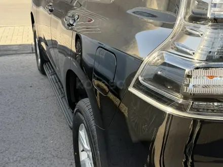 Toyota Land Cruiser Prado 2017 года за 19 000 000 тг. в Астана – фото 4