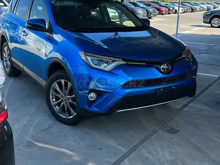 Toyota RAV4 2017 года за 12 000 000 тг. в Актау