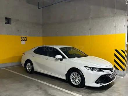 Toyota Camry 2020 года за 13 000 000 тг. в Алматы