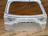 Крышка багажника Toyota RAV4 2020-2025 ORIGINAL (белый и черный) за 10 000 тг. в Алматы