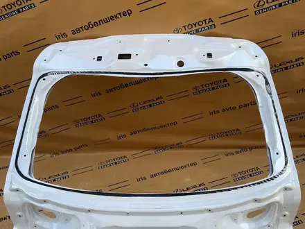 Крышка багажника Toyota RAV4 2020-2025 ORIGINAL (белый и черный) за 10 000 тг. в Алматы – фото 3