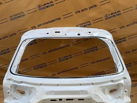 Крышка багажника Toyota RAV4 2020-2025 ORIGINAL (белый и черный) за 10 000 тг. в Алматы – фото 2