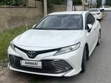 Toyota Camry 2018 годаүшін14 000 000 тг. в Шымкент – фото 2