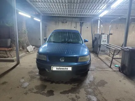 Volkswagen Passat 1999 года за 1 400 000 тг. в Алматы – фото 3