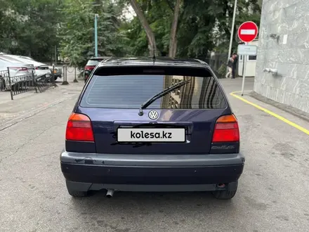 Volkswagen Golf 1997 года за 1 500 000 тг. в Алматы – фото 4