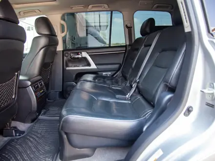 Toyota Land Cruiser Luxe 2014 года за 25 990 000 тг. в Алматы – фото 11