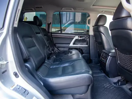 Toyota Land Cruiser Luxe 2014 года за 25 990 000 тг. в Алматы – фото 16