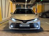 Toyota Camry 2018 года за 14 000 000 тг. в Алматы – фото 2