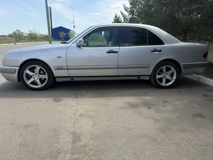 Mercedes-Benz E 240 1999 года за 3 500 000 тг. в Караганда – фото 4