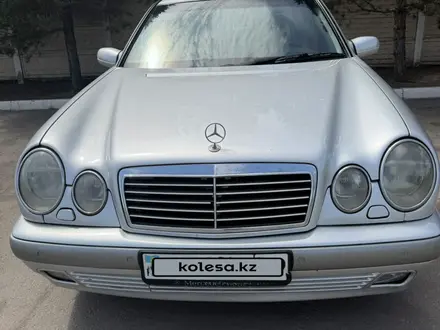 Mercedes-Benz E 240 1999 года за 3 500 000 тг. в Караганда – фото 2