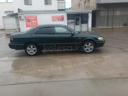 Toyota Camry 1998 года за 3 600 000 тг. в Жанаозен – фото 2