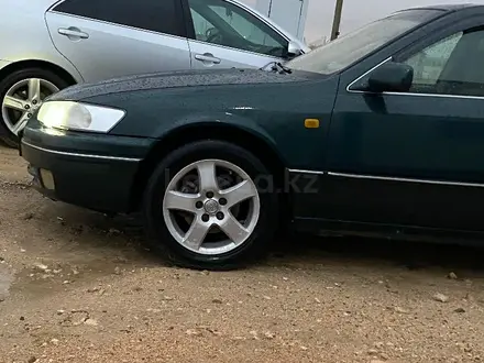 Toyota Camry 1998 года за 3 600 000 тг. в Жанаозен – фото 6