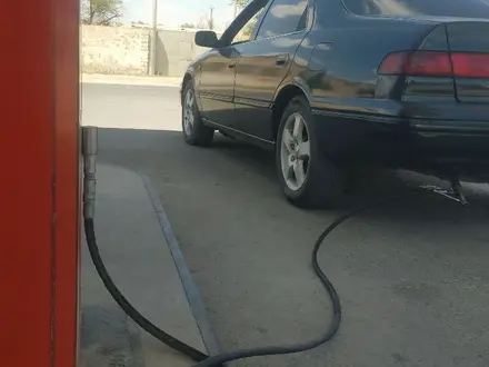 Toyota Camry 1998 года за 3 600 000 тг. в Жанаозен – фото 7