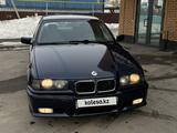 BMW 320 1994 года за 1 700 000 тг. в Алматы – фото 2