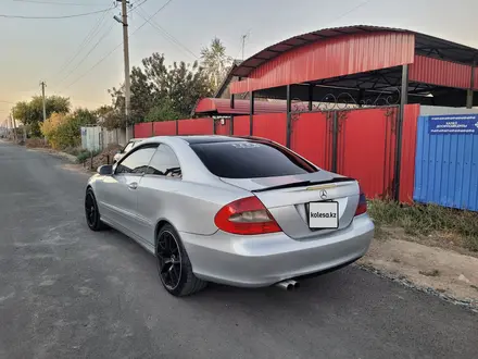 Mercedes-Benz CLK 320 2002 года за 4 000 000 тг. в Уральск – фото 4