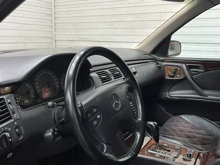 Mercedes-Benz E 320 2001 года за 4 500 000 тг. в Жезказган – фото 16