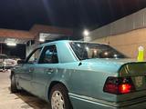 Mercedes-Benz E 220 1993 года за 1 000 000 тг. в Шымкент – фото 4