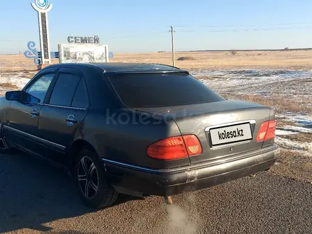 Mercedes-Benz E 200 1995 года за 1 700 000 тг. в Семей – фото 5