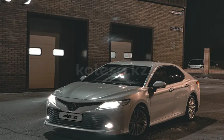 Toyota Camry 2020 года за 15 000 000 тг. в Семей