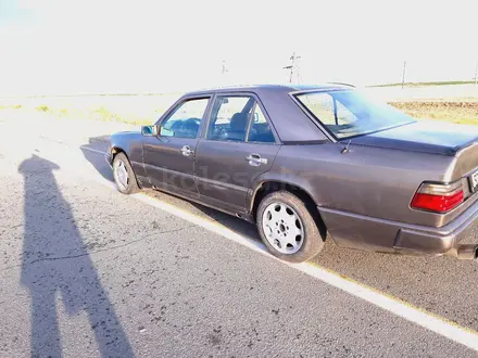 Mercedes-Benz E 300 1989 года за 400 000 тг. в Семей – фото 2