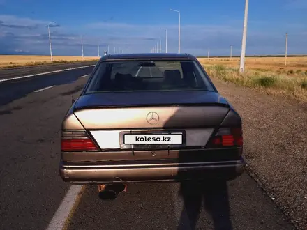 Mercedes-Benz E 300 1989 года за 400 000 тг. в Семей – фото 4