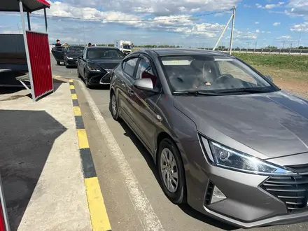 Hyundai Elantra 2019 года за 8 200 000 тг. в Павлодар – фото 2