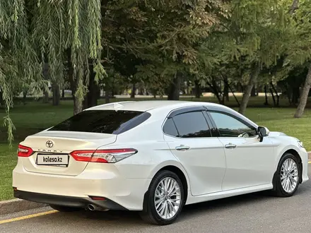 Toyota Camry 2020 года за 14 500 000 тг. в Алматы – фото 5