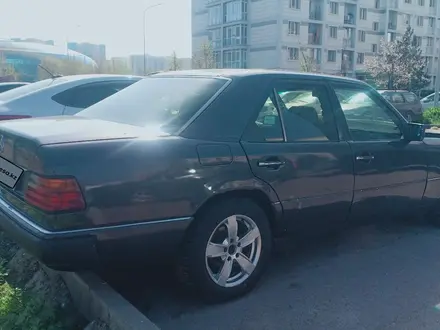 Mercedes-Benz E 260 1992 года за 1 200 000 тг. в Алматы – фото 4
