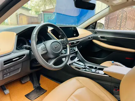 Hyundai Sonata 2020 года за 10 500 000 тг. в Уральск – фото 3
