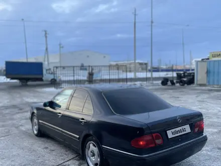 Mercedes-Benz E 320 1998 года за 3 200 000 тг. в Атырау – фото 4