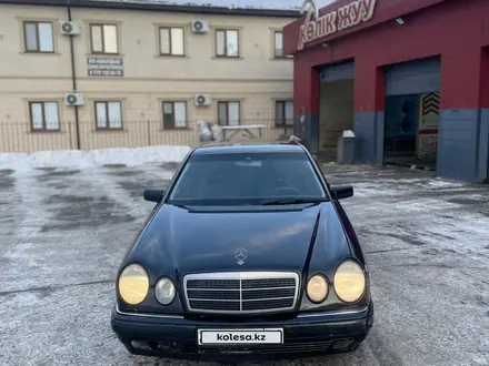 Mercedes-Benz E 320 1998 года за 3 200 000 тг. в Атырау – фото 15