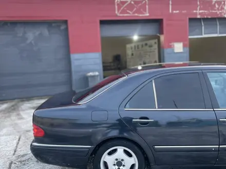 Mercedes-Benz E 320 1998 года за 3 200 000 тг. в Атырау – фото 20