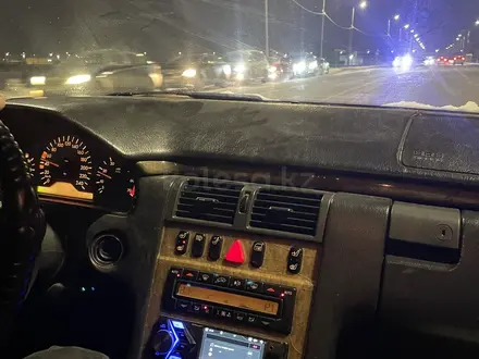 Mercedes-Benz E 320 1998 года за 3 200 000 тг. в Атырау – фото 19