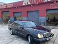 Mercedes-Benz E 320 1998 года за 3 200 000 тг. в Атырау – фото 2