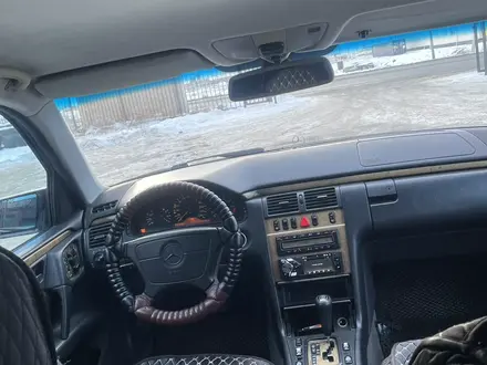 Mercedes-Benz E 320 1998 года за 3 200 000 тг. в Атырау – фото 10